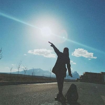 Zhra_Mldr's profile picture. 