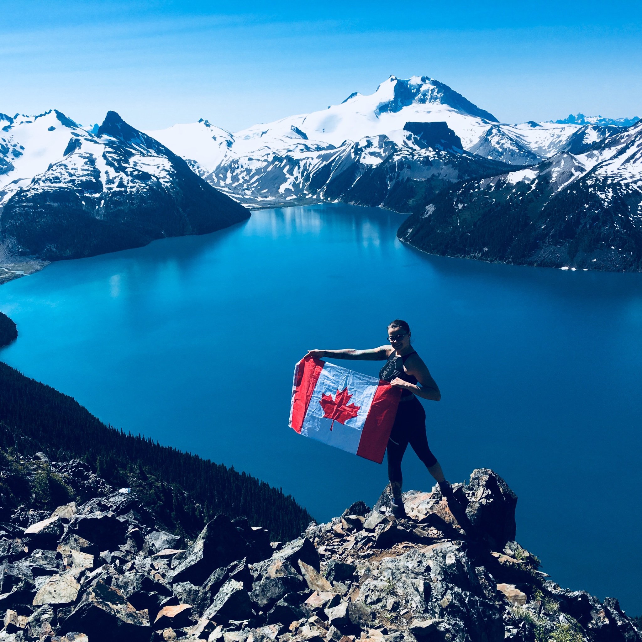 Explorer, passionate, creative.
Amazing Race Canada season 4
 ig: @amygassler