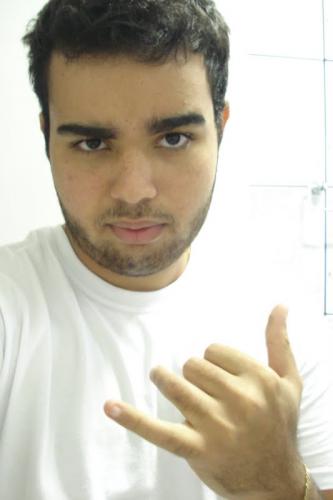 Uma vida não basta ser apenas vivida: também precisa ser sonhada. 
Mário Quintana