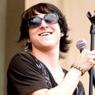 Big fan of Mitch I love him with all my heart met him 3/27/10 :D I support mitchel follow me?