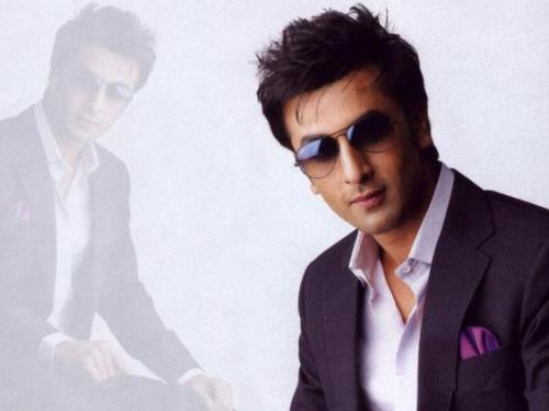 film acter ranbir sun of rushi kapoor hi is smart and talented acter in bollywood