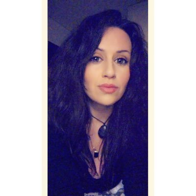 J'm'appelle pas Nadine. Baisez vos mères. J'insulte mon père et j'invoque Lucifer.