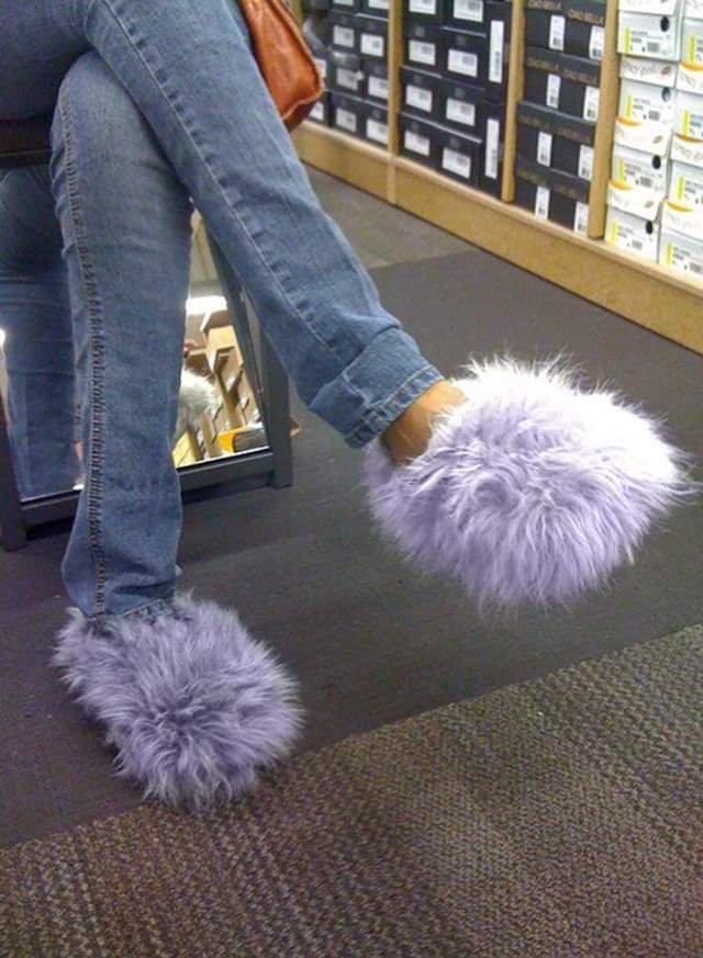 I’m a 45yr old male,who likes women in #slippers#furry#fluffy#halfcollar#fullcollarslippers.I’m interested in#F/Mslipperings#strictauntiesslippers.