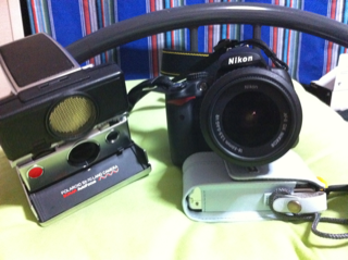 Ｄ5000ゲットヽ(；▽；)ノ   あとポラのＳＸ70持ってます。写真って難しくて面白い＊でも、完全なシロートですけど？イヌとカメラ好きっす☆