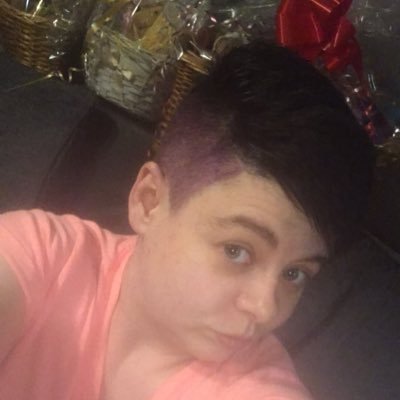 i am zoey 💖 I am lesbian and I am single at the mo 🤓... So come on girls come and chat to me 💋