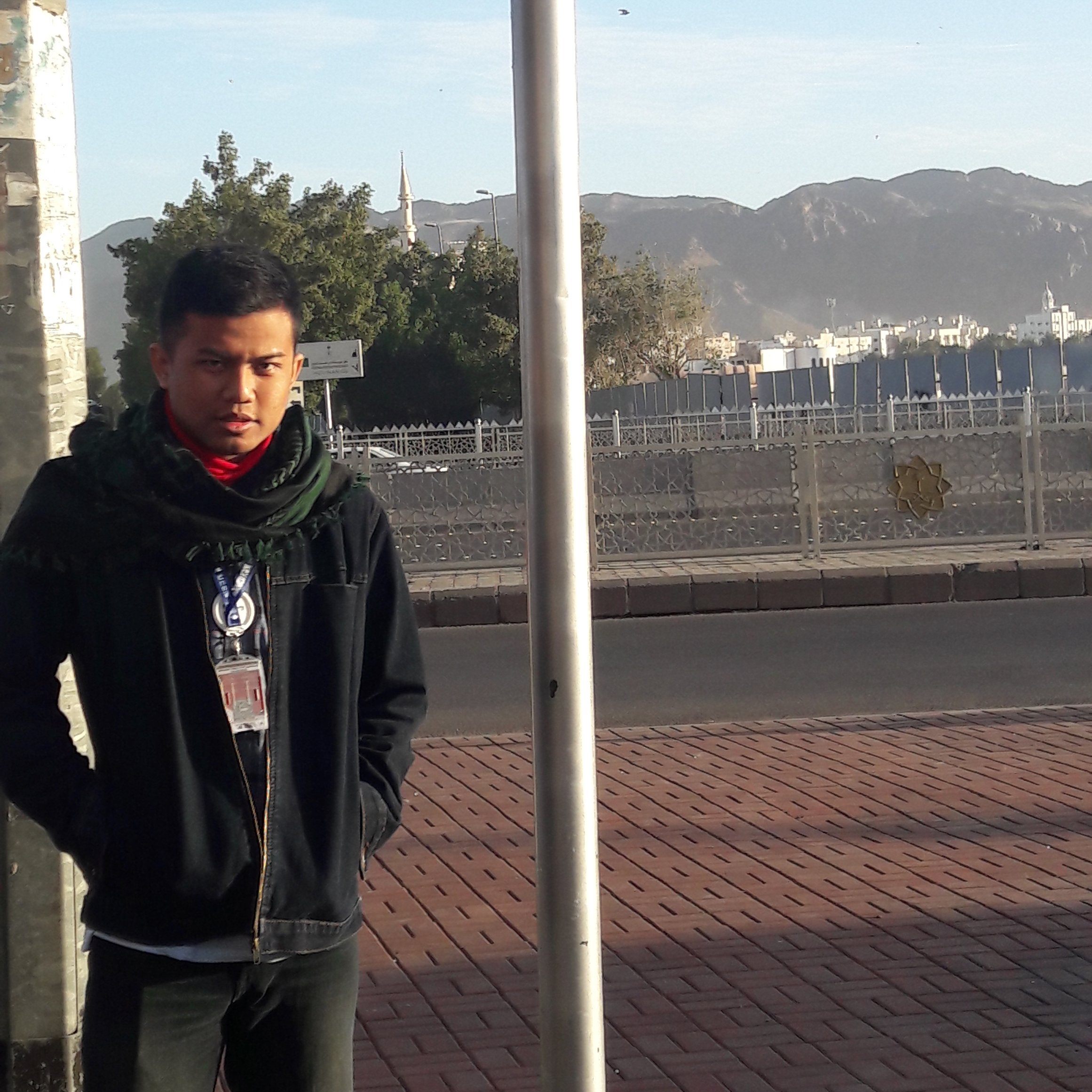 hanifns_'s profile picture. Realistis