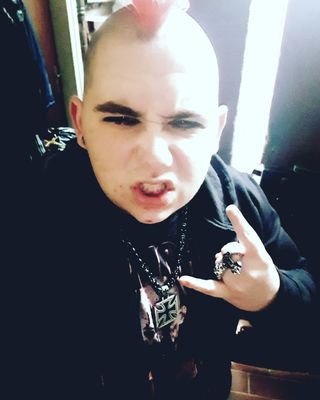 Metalhead Goth 💪🤘OST+FRONT
Strongman 💪🤘instagramm Ostfrontboy
Facebook Timo Wetzel ,💪🤘