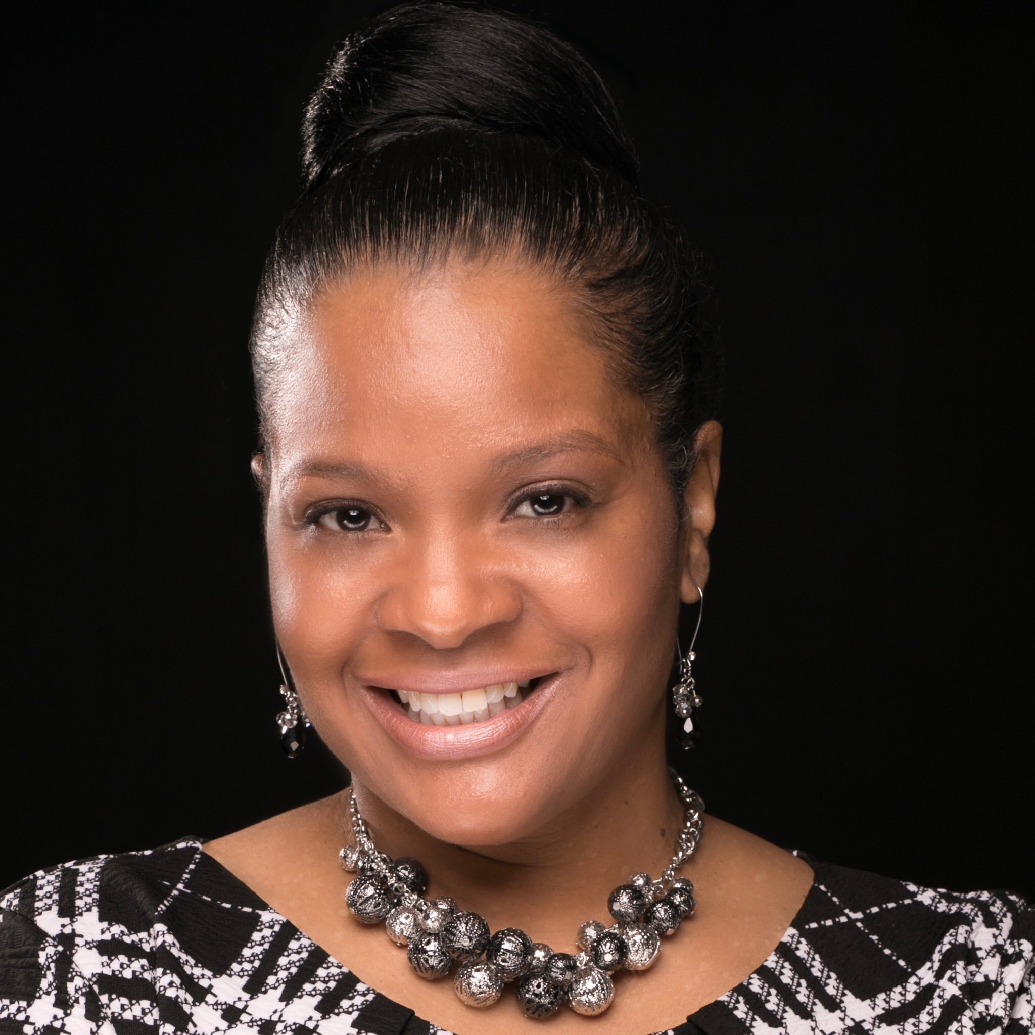 Non-Profit Professional, Voice Artist, Blogger, Facilitator/Trainer, and Speech Coach who loves the Lord, Music, Dancing, Singing, and Laughing...
💃🏾