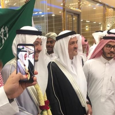 Omar13450's profile picture. رجل يرتدي القناعه ويقوى بالأمل