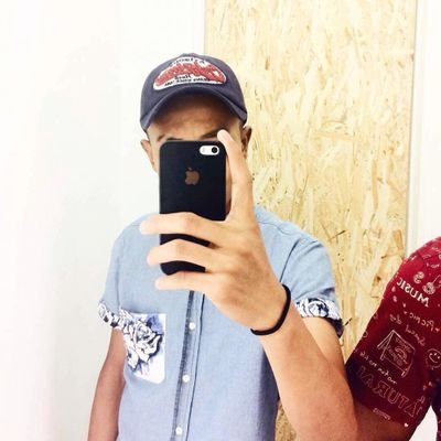 Seorang yang boleh bernafas melalui celah jubor.