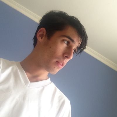 Hombre, hijo, hermano y amigo. Estudiante-Deportista. En búsqueda de buenas personas, momentos y de lo no tan común.