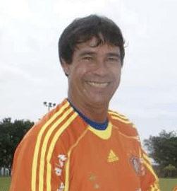 Eu, PAULO VICTOR (Pioneiro do Cruzeiro, onde comecei minha carreira d atleta, do campo d terra batida até a seleção) como candidato a Deputado Distrital.