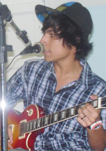 Cantor, compositor, guitarrista e flamenguista ! :)