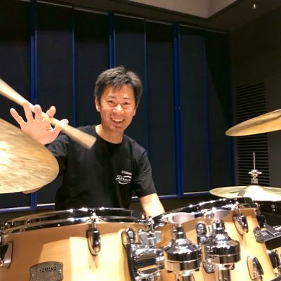 The official Twitter page for Shoji Hirakawa / Drummer ドラマーとして熱帯JAZZ楽団などで活動中。「吹奏楽部員の為のドラム教本」「ドラムの教科書」「ドラムコントロール」「ドラムワークアウト」執筆。YouTubeチャンネル「Drummer's Method」配信中。