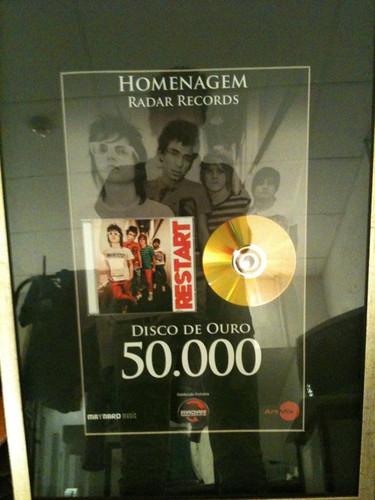 É para homenagear a Restart que ganhou o Disco de Ouro!