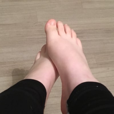 DM for feet pics 💕