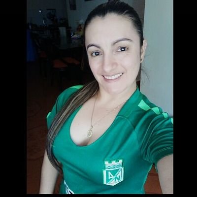 liliateo's profile picture. comerciante y administradora de punto mil y dosmil, hincha de @nacionaloficial y me encanta el @rock.