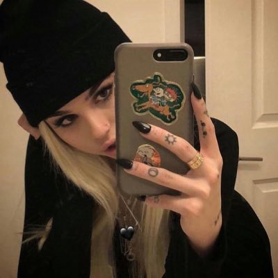 Mexicrayy's profile picture. 