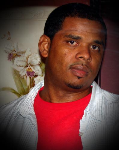 deelove100's profile picture. 