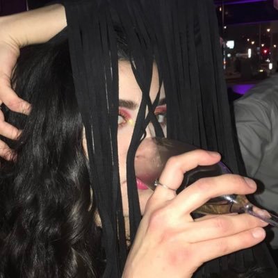 internetbruja's profile picture. insta : internetchick