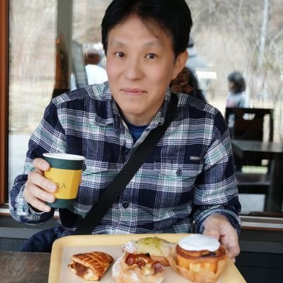 埼玉県 戸田公園に住んで、横浜 みなとみらいの会社に通ってます。
ジャズライブによく行きます♪