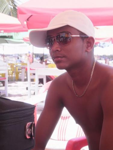 Estudante de comunicação social, que gosta de diversão sem imposição de limite.