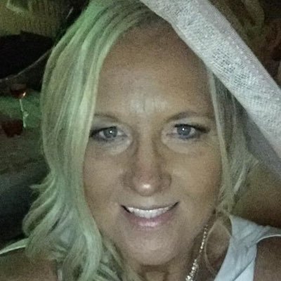 dinaeh4's profile picture. You can’t go back and change the beginning but you can start where you are and change the end 💕