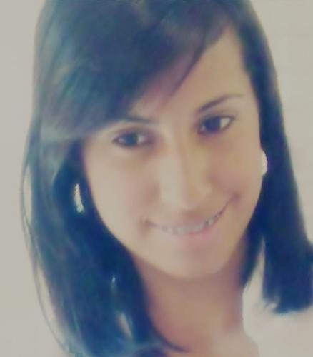 Queem sou eeu? A meenina da footo ao lado. oO Aqela. chei de defeitin. Maiis que vc gamou quando viil.kkk zuandooo beijooo volte sempre :D