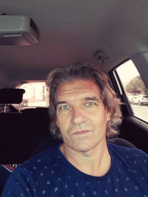 Ex jugador de fútbol. Escritor, autor de cuatro novelas ambientadas en el mundo del fútbol.