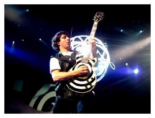 Musical Director & Guitarist for Justin Bieber NO May I remind you that Im a FAKE Dan Kanter !