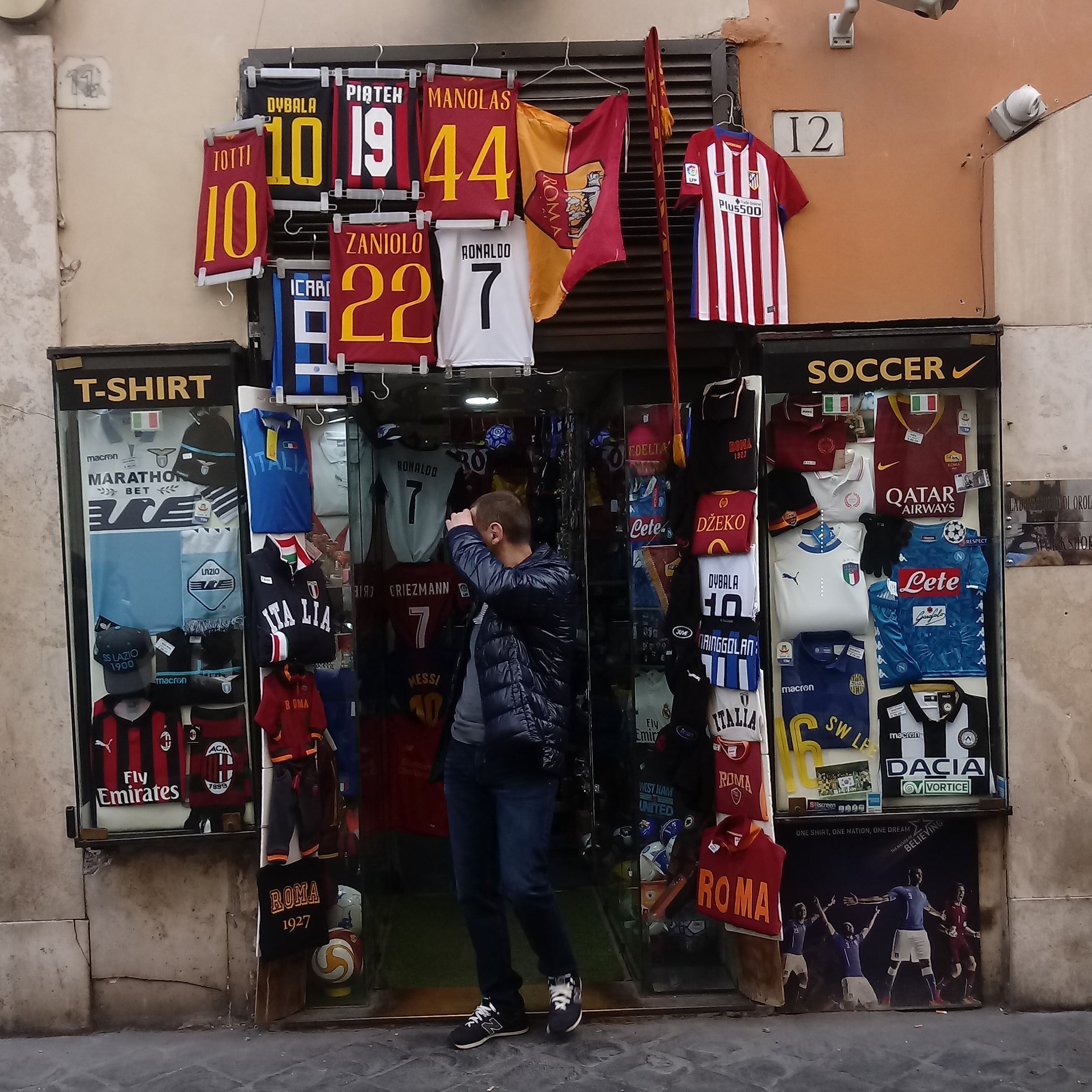 renjoruni's profile picture. 