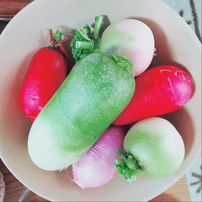古城の梺から湖を臨む。ライブとごはん、ときどき酒。音楽はわりと雑食、きっついノイズ以外。地ものに興味ある、モノ作り落ち着く。所有欲なくなりサブスク使いに。里子ちゃん(小4)と暮らしています。引きつづき、やさしくなりたい。