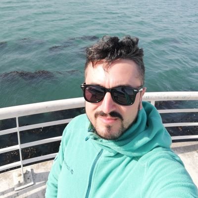 Un tipo simpático..Me encantan los deportes extremos y sencillamente FELIZ :D