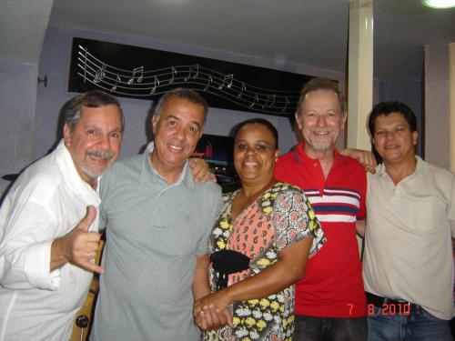 Repertório selecionado dos anos 60,70 e 80. Estamos tocando o que te tocou. Prestigie e verá como é gostoso ouvir a Banda Cadillak.