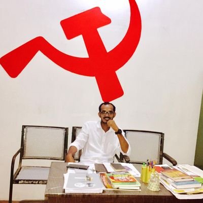 പിടിമുറഞ്ഞ അരിവാളിന്റെ വായ്തലപ്പിൽ, ഒരായിരം പ്രതീക്ഷകളുണ്ട്... ആഞ്ഞടിച്ച ചുറ്റികയിൽ, പതിനായിരങ്ങളുടെ അധ്വാനത്തിന്റെ വിയർപ്പുതുള്ളിയുണ്ട്... ലാൽസലാം
