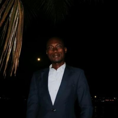 CyrilVerb's profile picture. Slasheur: Entrepreneur Social /  Journaliste-Reporter / Présentateur radio / Concepteur-Rédacteur   (Freelance), Amoureux de #poésie🌻