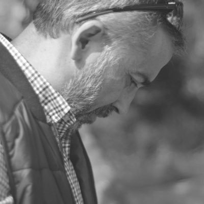 Serenidad para aceptar las cosas que no puedo cambiar; valor para cambiar las que sí puedo; sabiduría para reconocer la diferencia.