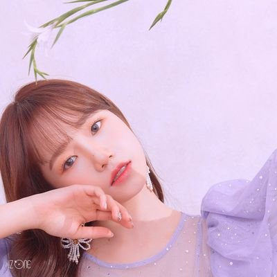 zo_glass's profile picture. Jo yuri_봇(BOT) - @official_izone_ (NOT THE REAL ONE. 사칭아니고 봇입니다) (아이즈원의 공식 트위터/IZ*ONE's official twitter account: @official_izone 많이 사랑해주세요)