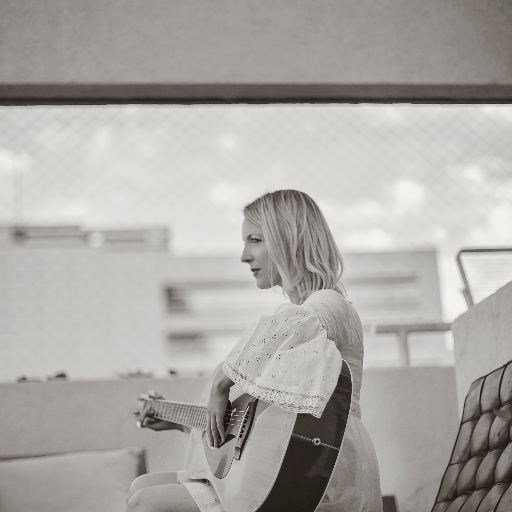 Singer/Songwriter from Canada to Chile mixing North and South American sounds
https://t.co/wVVgNkHk7F