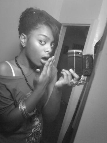 __MODElmaterial's profile picture. ツ
Named ; * Kiana.
Aqe ;; * Ole Enuff 
___Aim ;; * Kikibkfinest09 Or ChaseMyyJUiiCY ! *:)