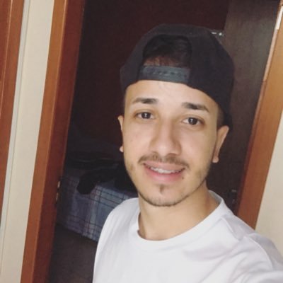 23 anos, solteiro. Hobbies: futebol, games online, PC Gamer. Profissão: Gerente de Logística.