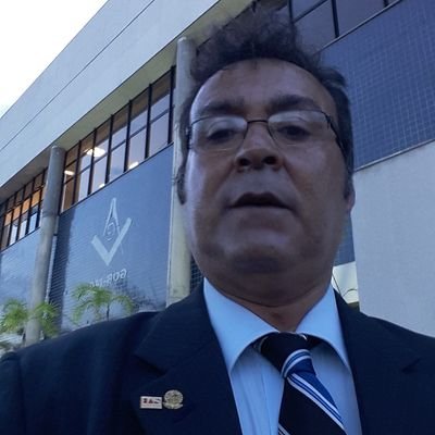 Escritor. Jornalista. Membro da ALB. Formado em Letras pela PUC-MG e em Direito pela UNA.🇧🇷🇮🇱🇺🇸