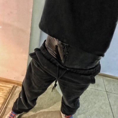 Kaixiao8's profile picture. 喜欢胶衣，自己有胶衣，我0，有没有约玩我听话，想成为乳胶玩具。