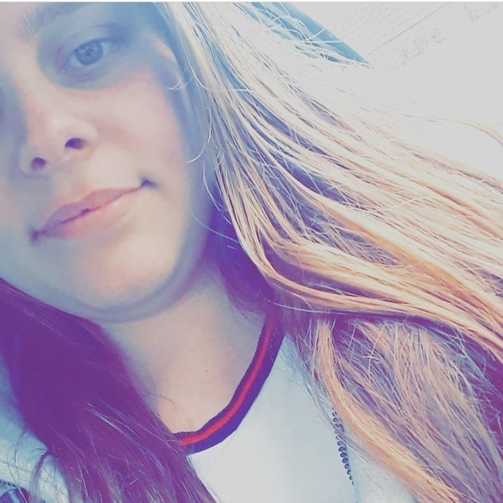France 🇫🇷 Portugaise 🇵🇹🇵🇹
Potterhead ⚡ Poufsouflle 🦡
Bisexuelle 🏳️🌈
Polythéiste 🌝
Babywitch 🔮
Wattpad : LeaPereira91
Tiktok : lea_aiden_pereira