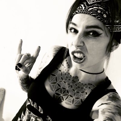 Hollie Kusterbeck / inklid artさんのプロフィール画像