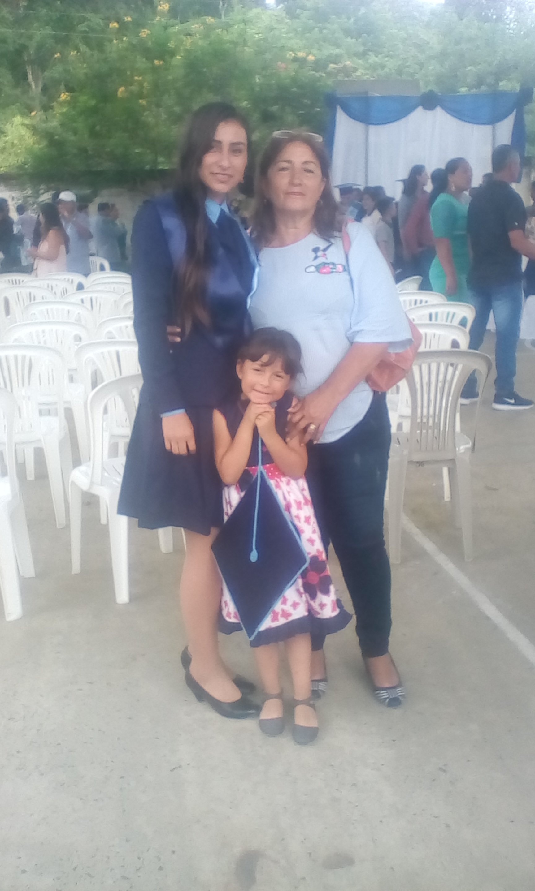 Penultima de 6 hermanos hijos de Eradio Bravo y Maura Mera