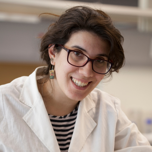 Physicist from 🇦🇷 interested in single molecule localization microscopy. HFSP fellow at @ssimoncelli lab at @ucl. (she/her)