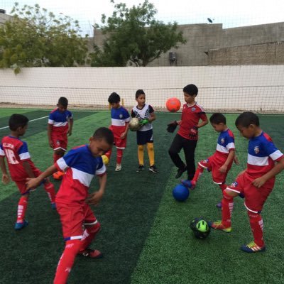 Enseñarle a todos los niños de Ríohacha que amen y se diviertan jugando fútbol