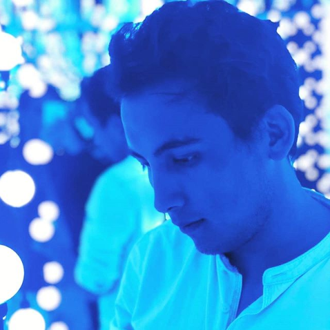 MemoRoblesR's profile picture. Soy un holograma.