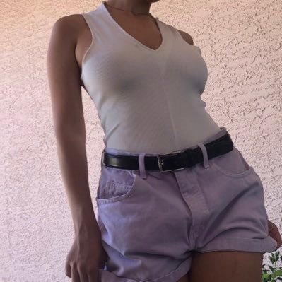 fashionable and vintage clothing from LV. DM for customer service inquiries.